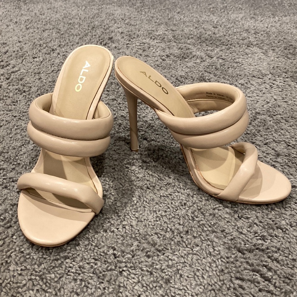 Nude Aldo mules size 6